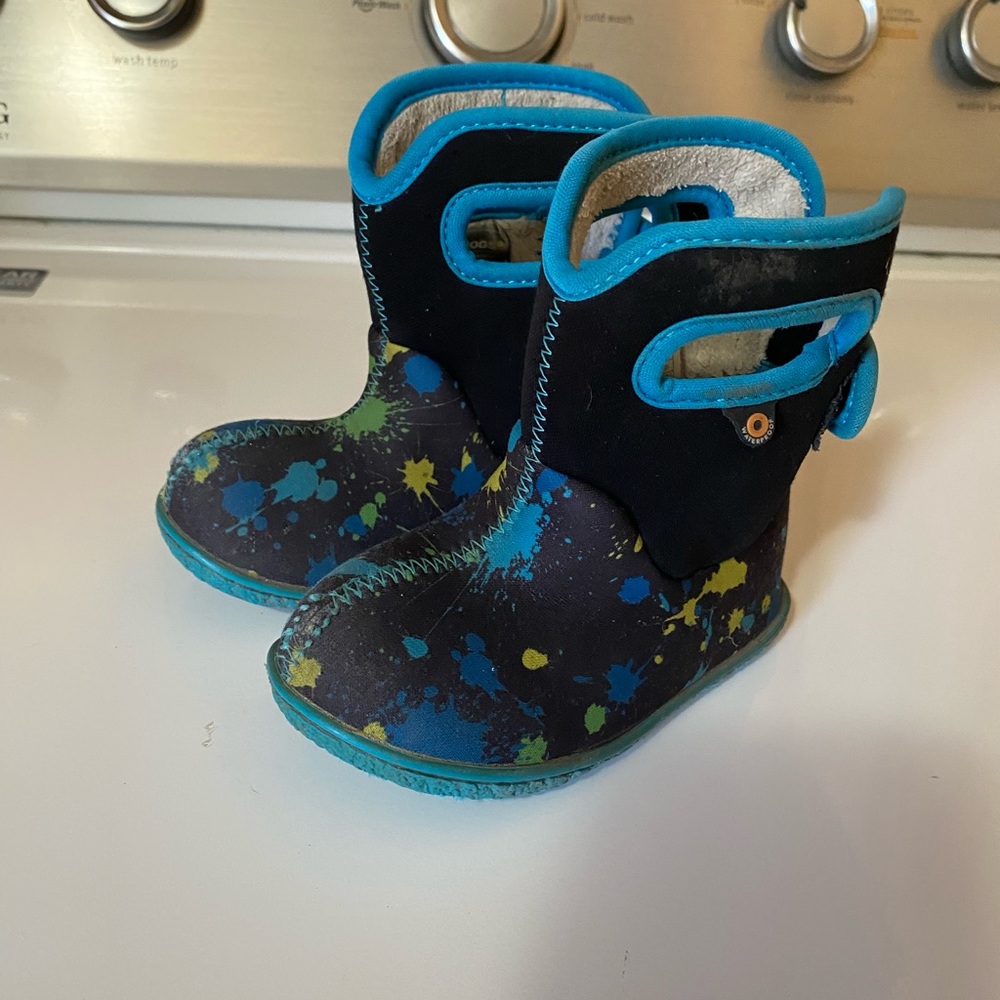 Toddler boy Bogs